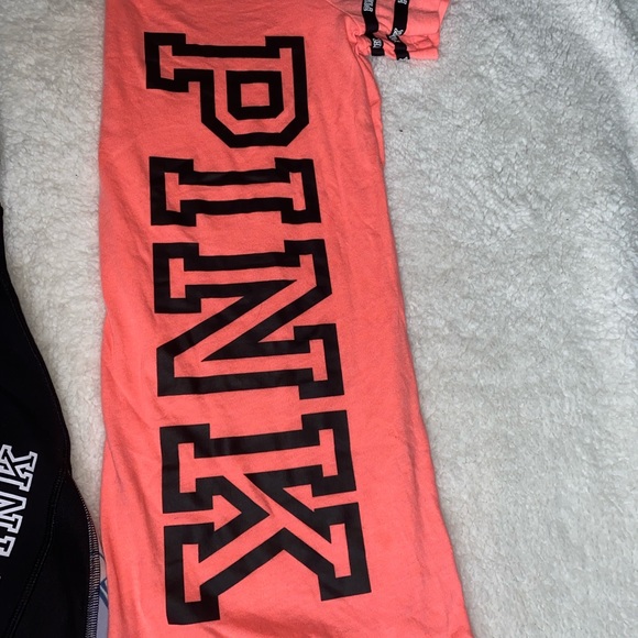 Pink Reversible Mesh Legging and V-Neck Set - Picture 5 of 10